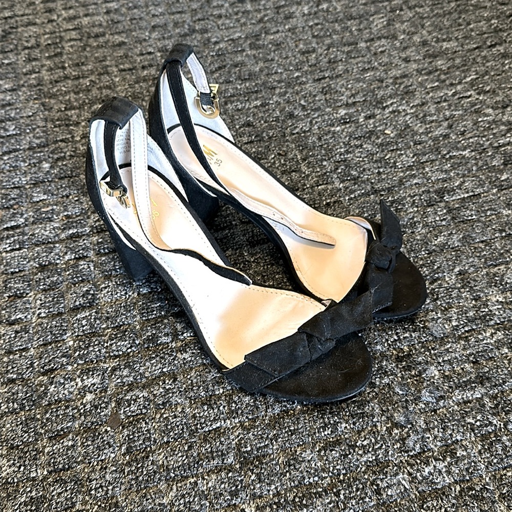 Black heel sandals